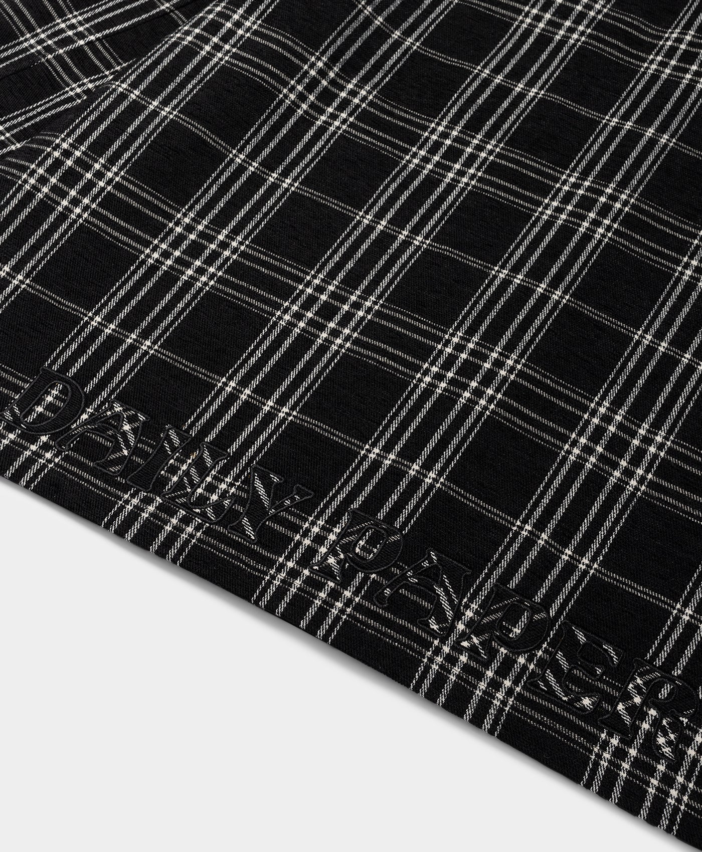 DP - chenille-ls-shirt-dp-black - Packshot - Detail