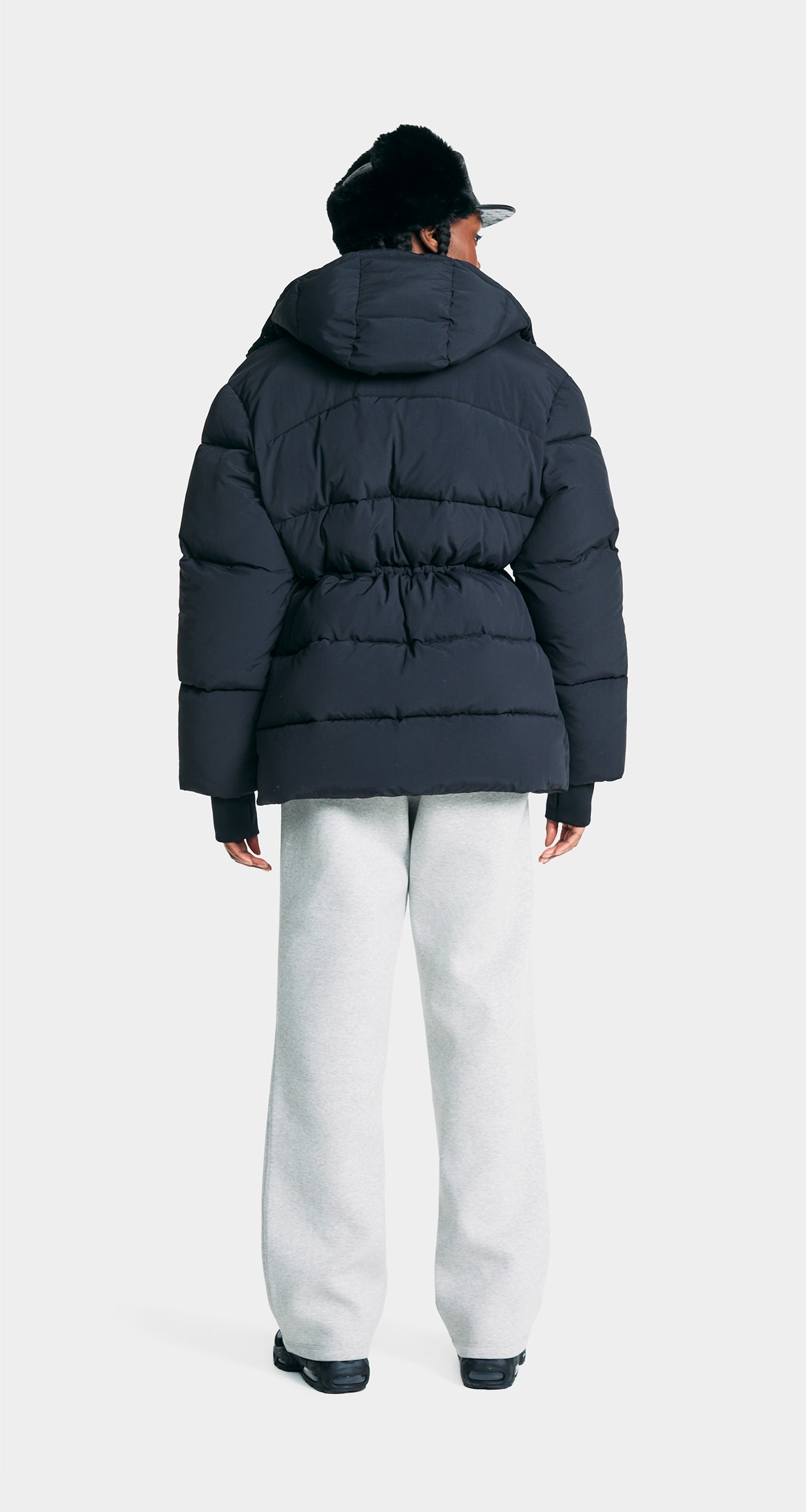 DP - Black Akira Puffer - Modelshot - Women