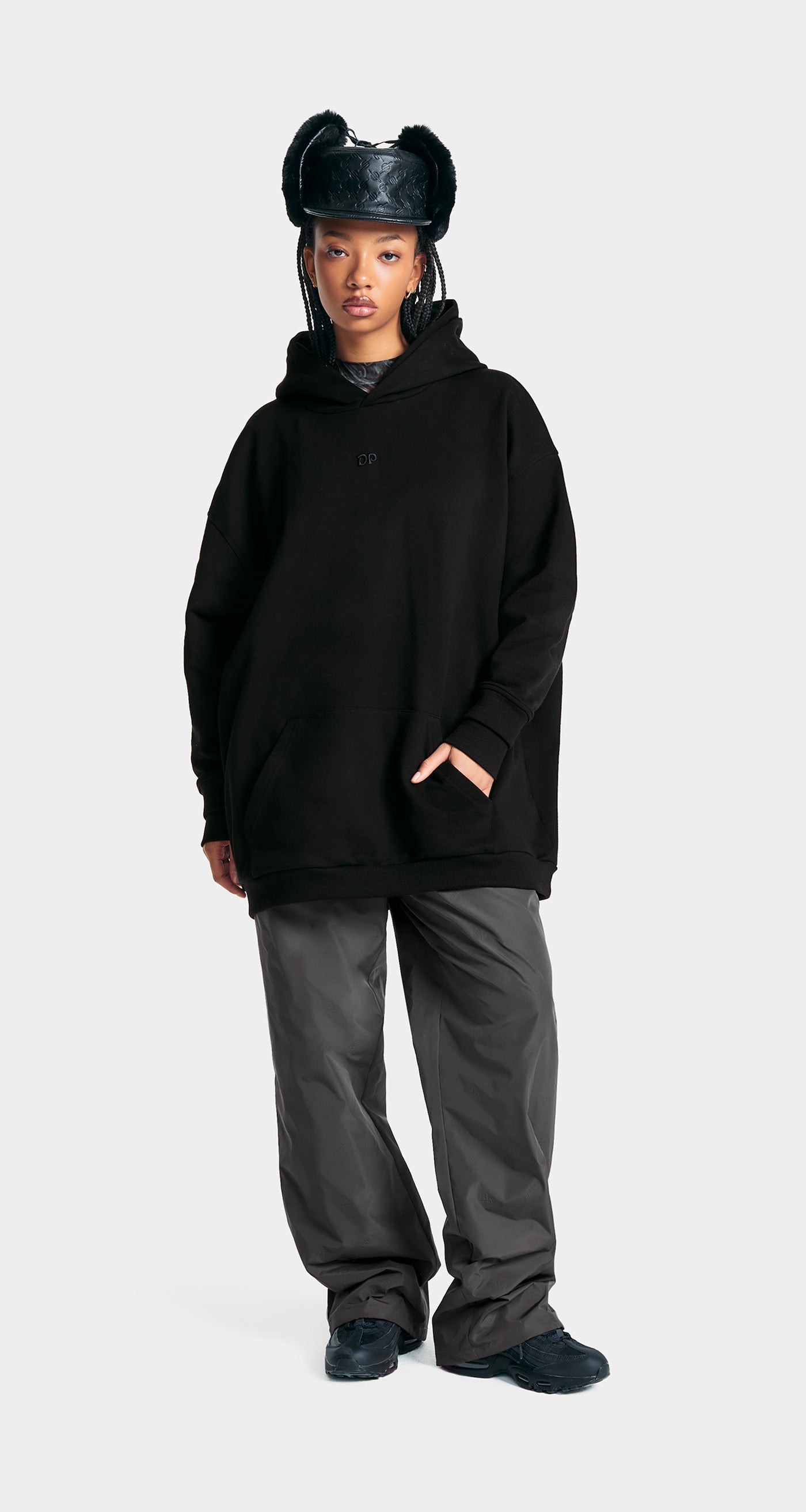 DP - Black Sammy Oversized Hoodie - Modelshot - wmn - front