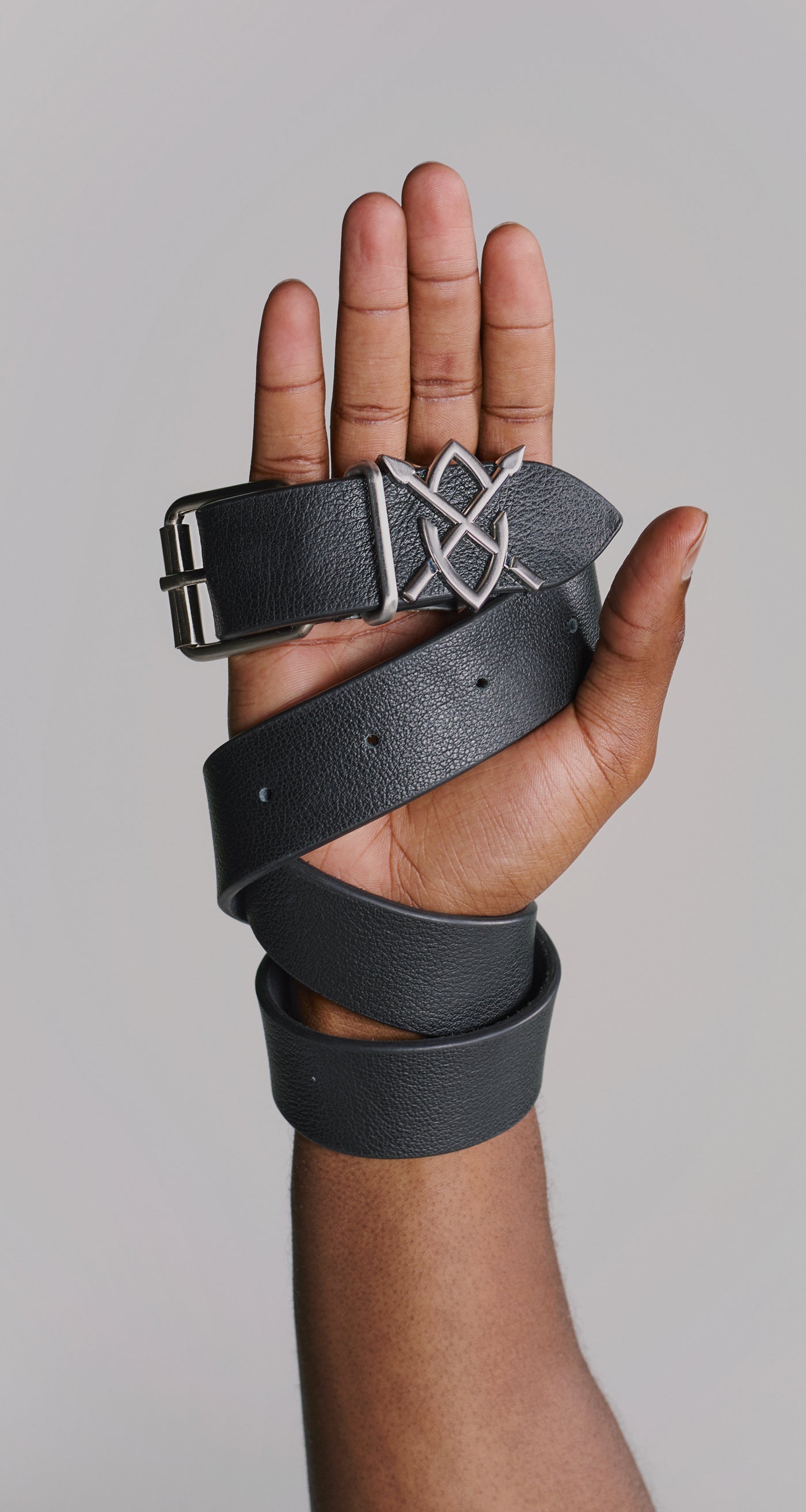 DP - Black Shield Belt - Modelshot - mens