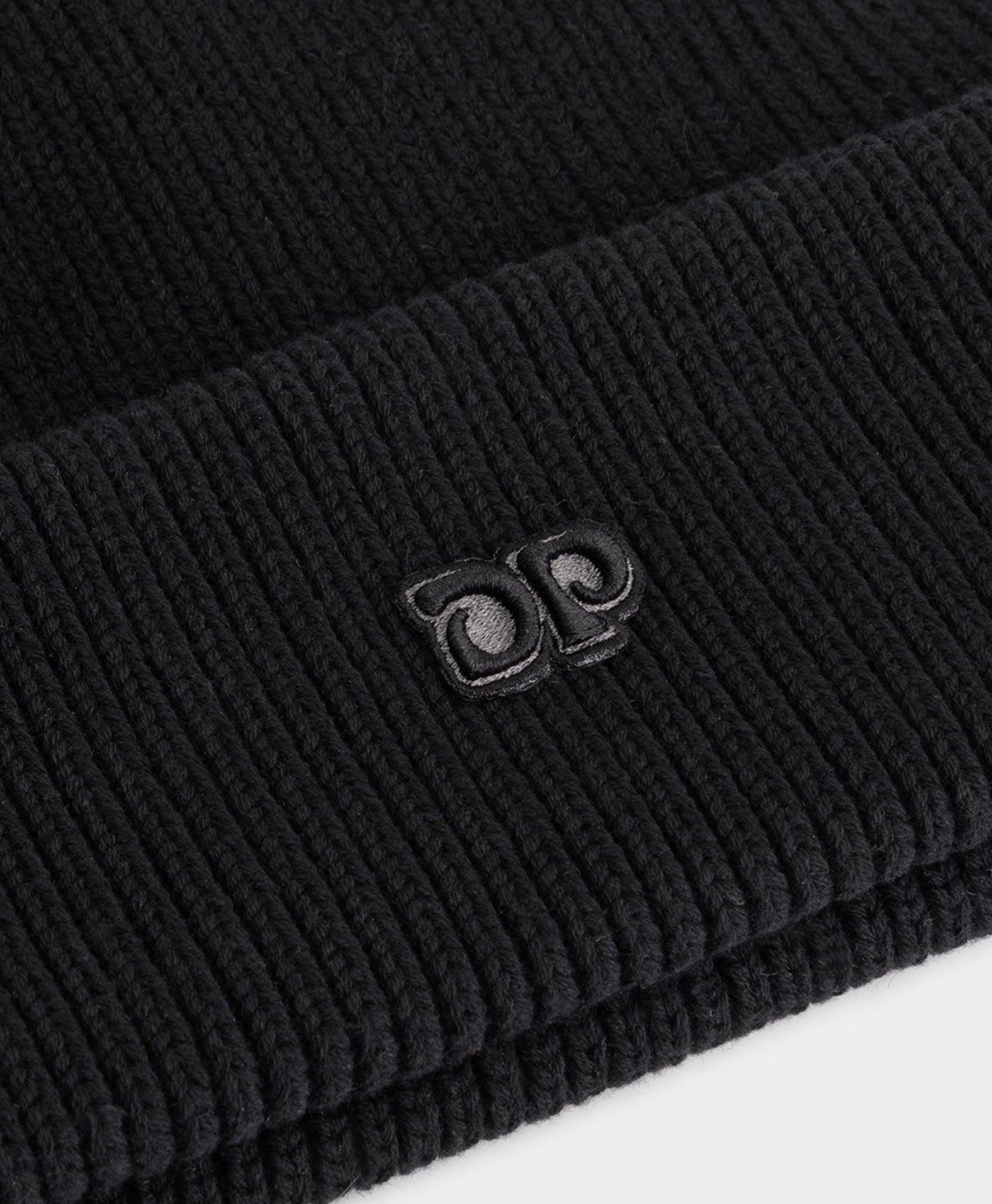 DP - Black Knitted Beanie - Packshot - detail