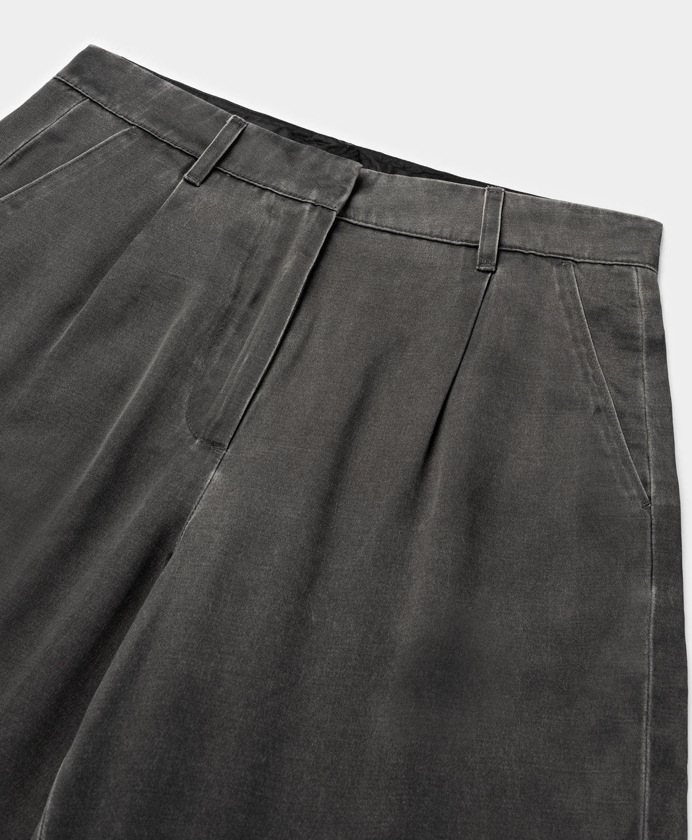 DP - Black Oyster Satin Washed Short - Packshot - Detail