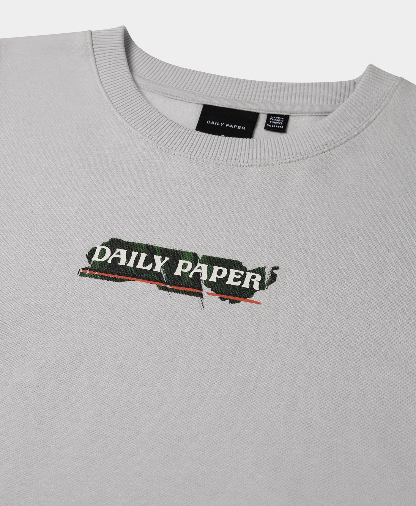DP - Micro Chip Grey Sticker Sweater - Packshot - detail