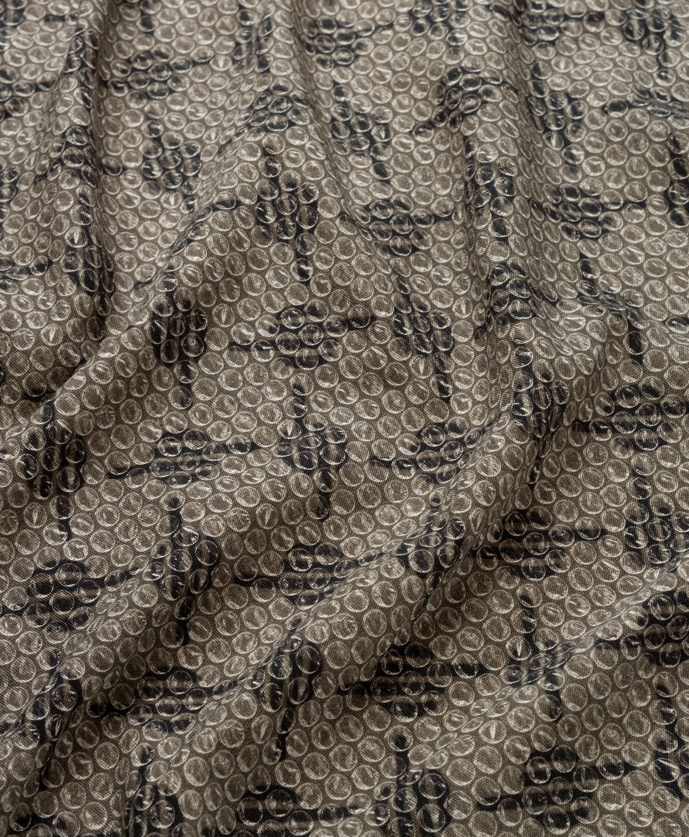 DP - Rabbit Grey Tope Bubblewrap Ls Shirt - Packshot - detail